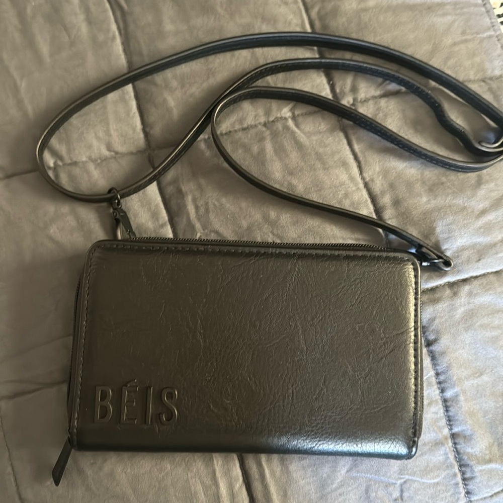 The Travel Wallet in Black